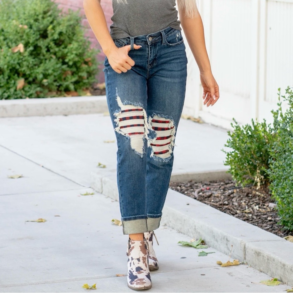JUDY BLUE Buffalo Plaid Patch Distressed Boyfriend Cuffed Blue Jeans 11/30